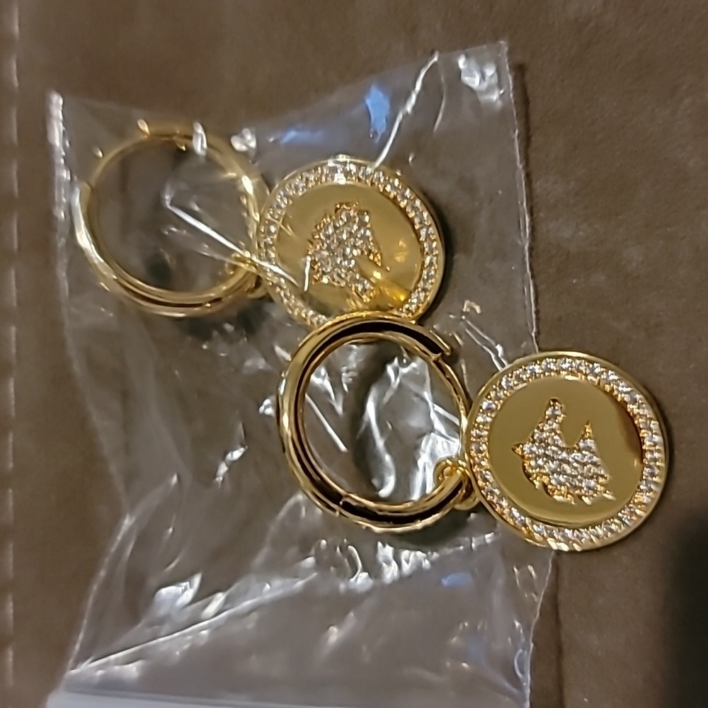14k plated horse earrings NIP - Picture 2 of 5